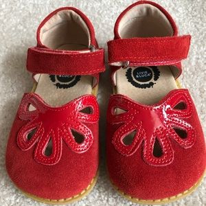 Livie & Luca Red Suede Petals size 6 toddler